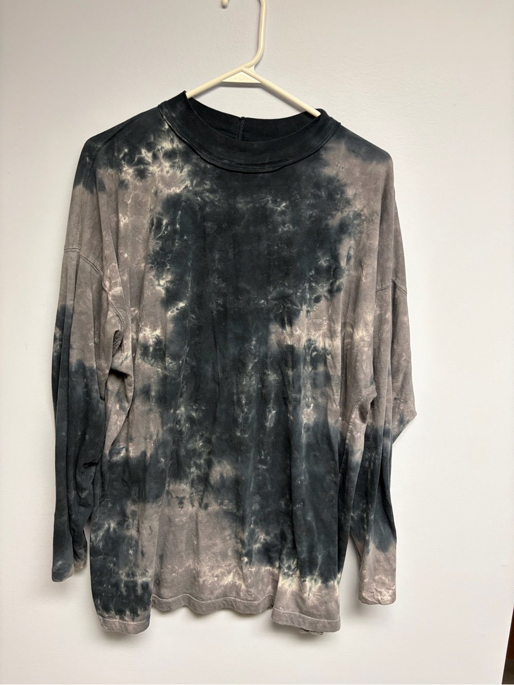 We the free Tie-Dye Long Sleeve Tee in Black & Gray